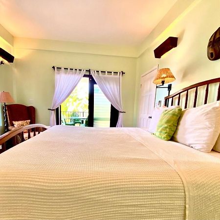 Tranquility Beach Suites Placencia エクステリア 写真